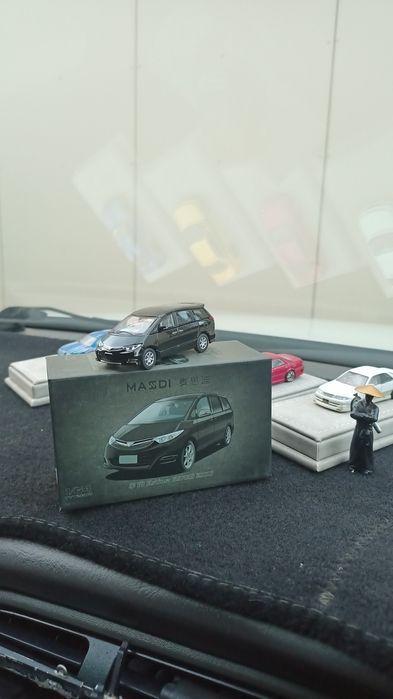 Продам Тойота Естиму игрушку