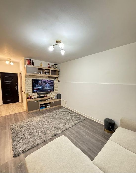 Direct proprietar vând garsonieră la demisol..