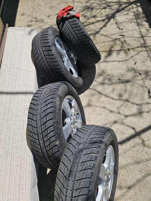 Roți de iarnă 215/55/R16 - jante aliaj + senzori presiune + anvelope Nokian