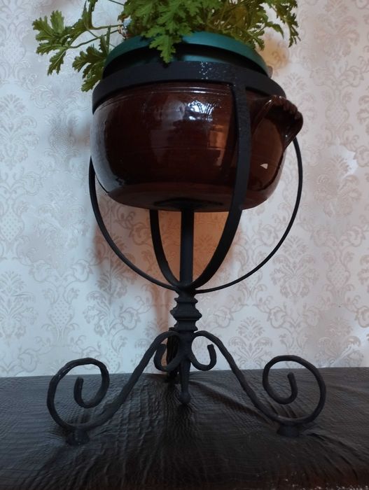 Цветарници от ковано желязо