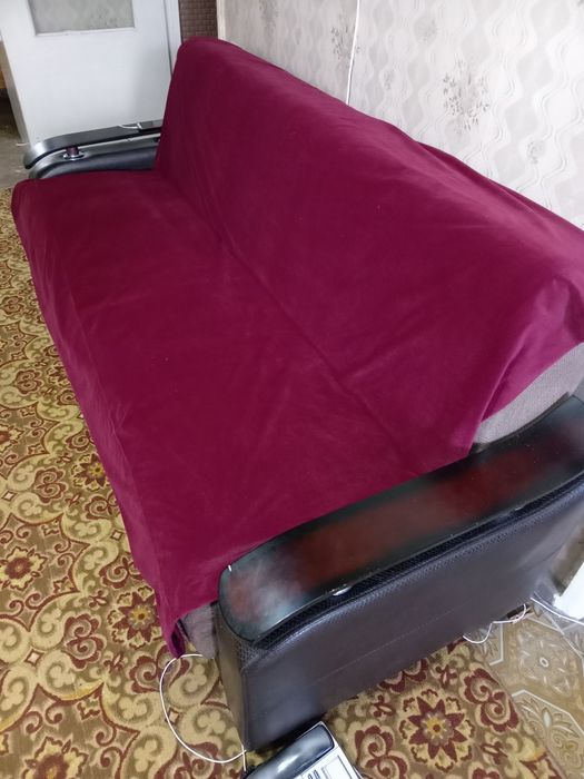 Продам покрывало на диван и два кресла.