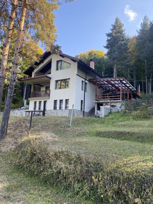 Продавам вила  в село Яврово