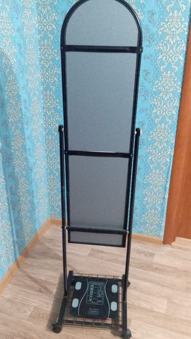 Продам зеркала напольный.
