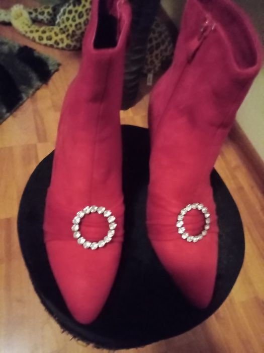 Ghete Dama Piele Caprioara Artificiala Rosii Marime 38 Noi