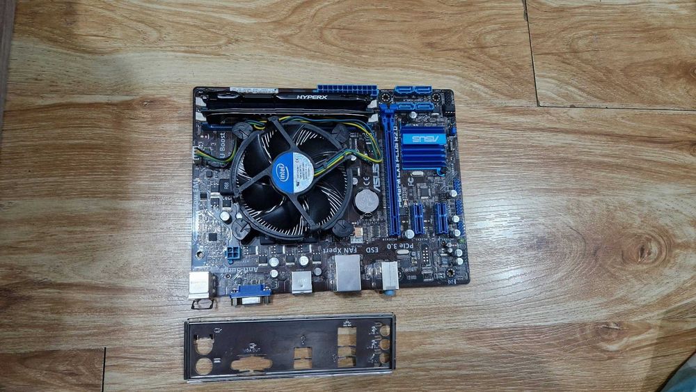 KIT i5 Quad+Placa ASUS P8H61-M LX3 PLUS R2.0+16GB RAM+Cooler+Shield !! CA NOU !! 200lei