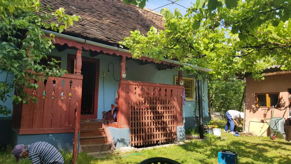 Casă individuală, curte, grădină, 750 mp RĂȘINARI central, în Mărginimea Sibiului