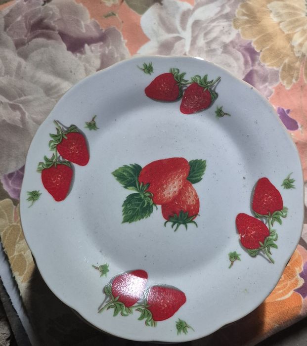 Продам тарелки  не дорого