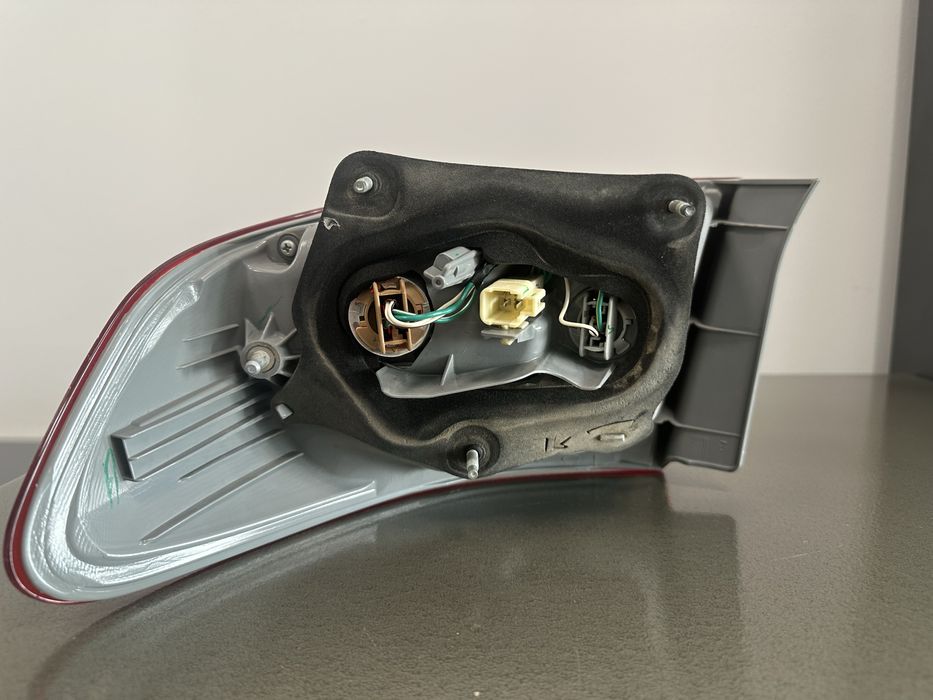 Фонарь задний Тойота королла 2013