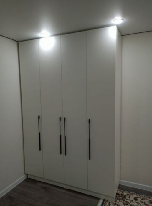 Шкаф с зеркалом продам