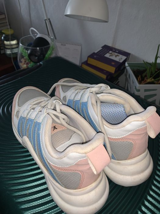 Туфли и кроссовки 40 размера