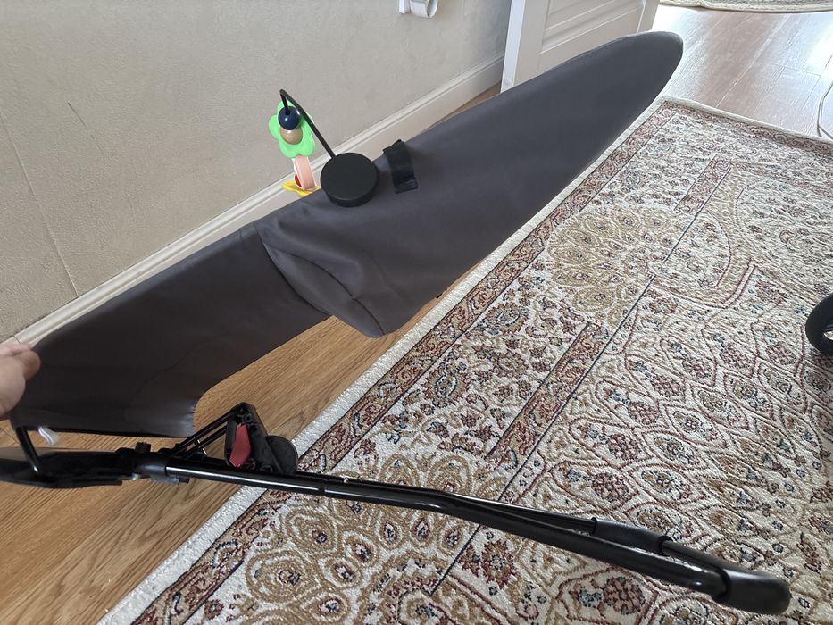 Детский шезлонг в сером цвете