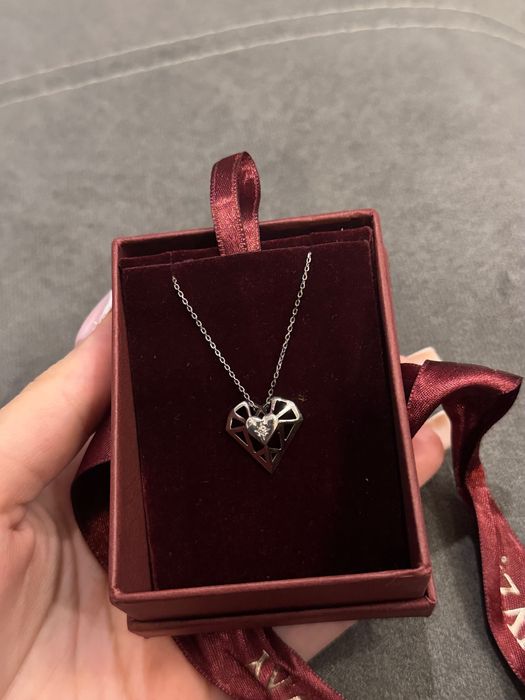 Сребърно колие с кристалче