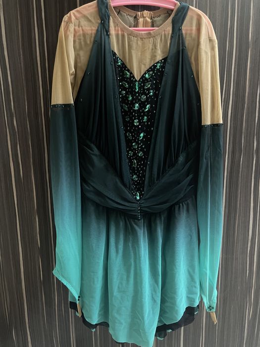 Платье для фигурного катания