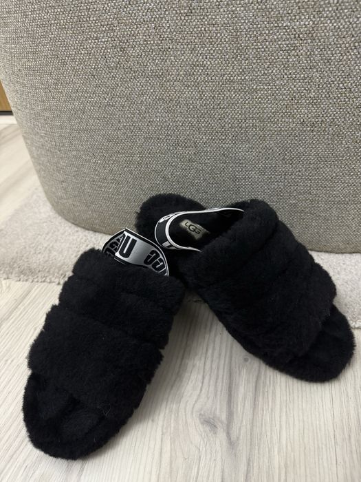 Vand papuci UGG negri