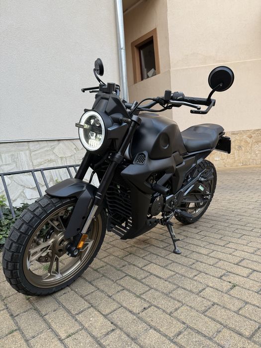 Motocicleta Zontes 125