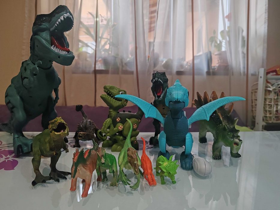 Детски играчки ( лотове ) повечето са купени от чужбина .