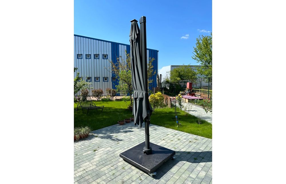 Umbrela de soare 3x3m pentru terasa si gradina, aluminiu, pliabila, culoare gri antracit, include suport granit