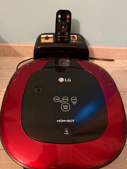LG Hom-bot работи изрядно,има леки драскотини отгоре, 140 лв.
