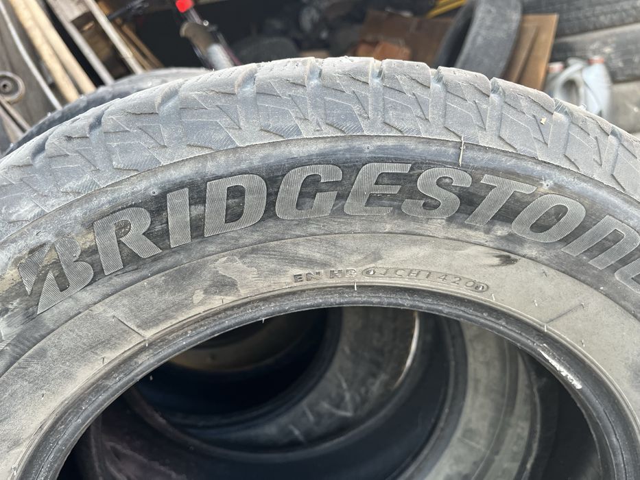 Продам резину на 215 65 р16