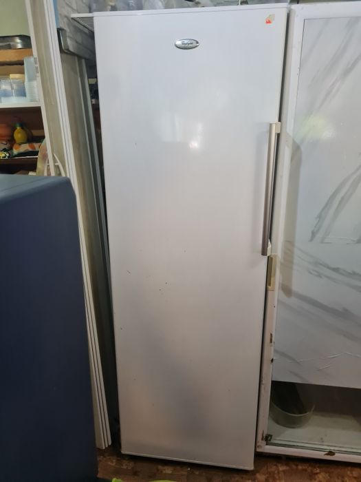 Продавам цялостно обзавеждане за заведение
