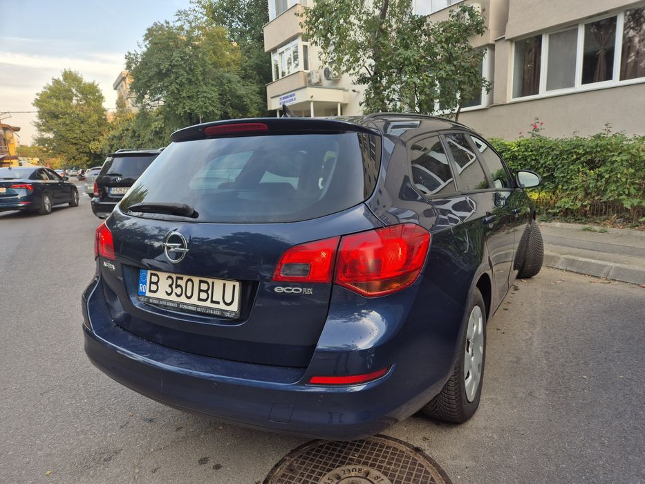 Vand Opel Astra J Break  2012 1.3 TDI -  95 CAI -  consum redus  ( nu accept schimburi )