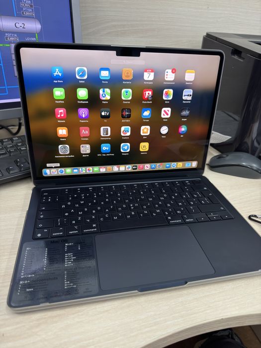 Продам Macbook air 2022 13,6