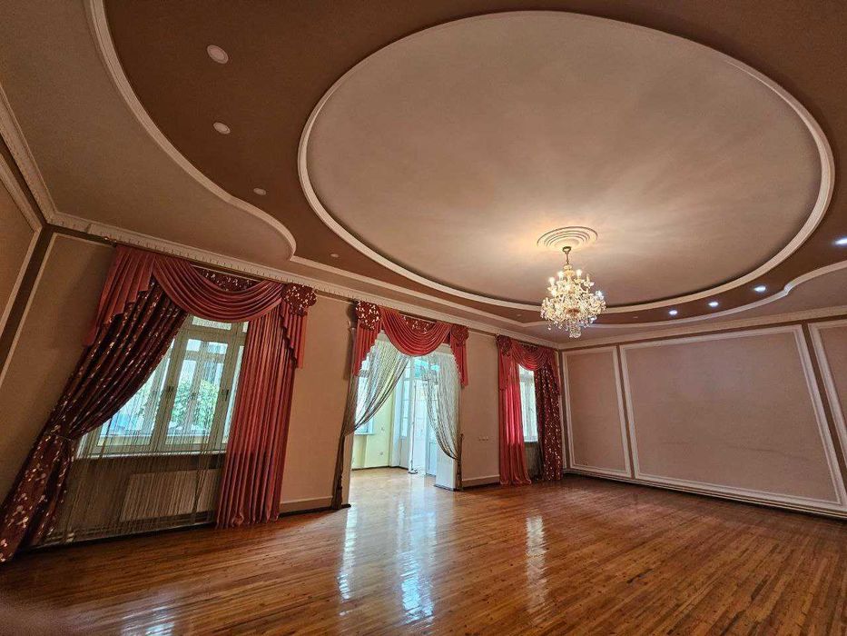 Сдаётся в аренду двор 
под хостел, детский сад