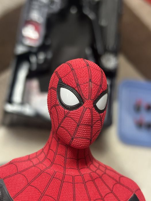 Hot toys spider-man upgraded suit far from home
