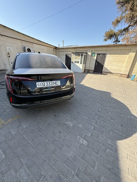 Hongqi Eqm5 2025 yil 500 tali 31.00 probek oʻzimmi moshinam