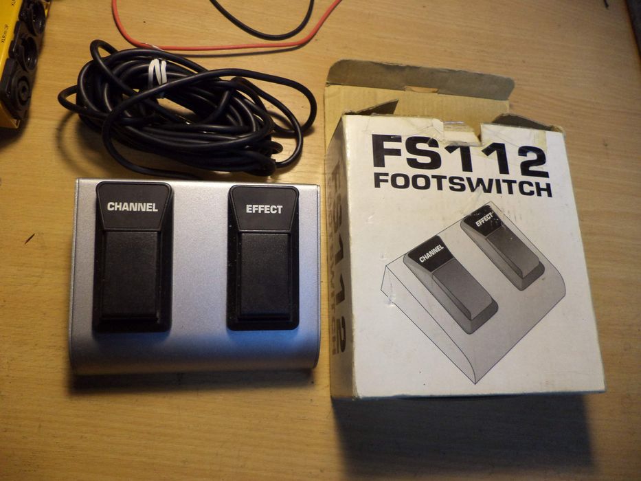 Footswitch dublu, pedalier, comutator efecte Behringer FS112 Craiova