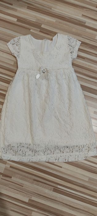 Бяла,дантелена,официална рокля + подарък