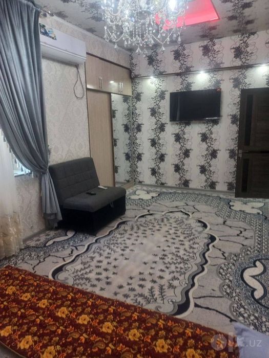 Беруний метро ёнида 2 хонали квартира ижарага берилади.