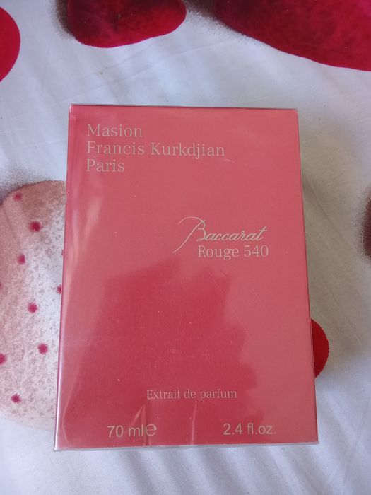 Vând parfumuri la preț redus . aduse din Germania...