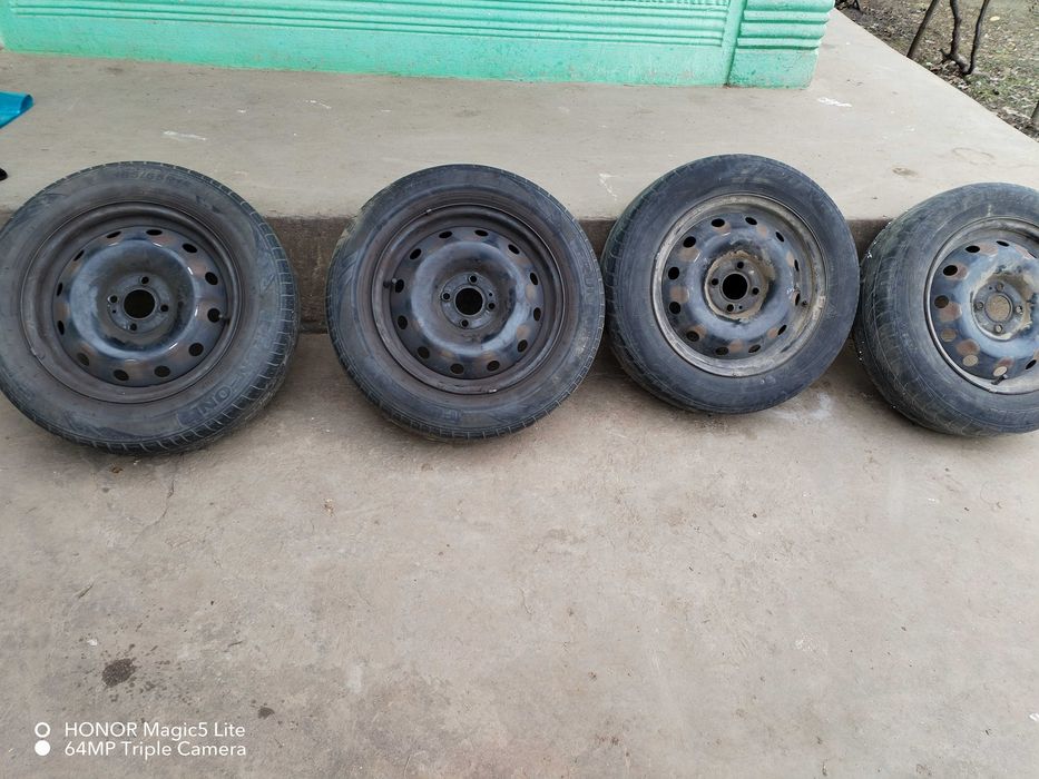 Set 4 roti 15 inci (jante + cauciucuri) Logan