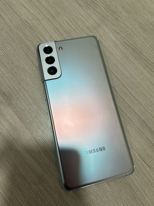 Самсунг С 21+.