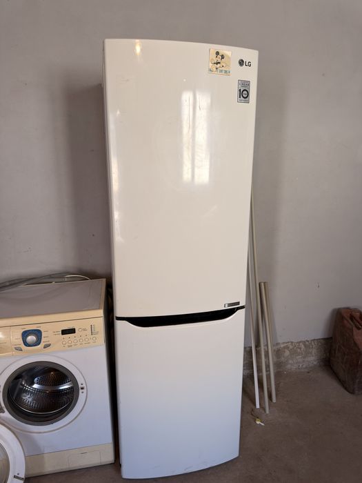 Холодильник LG Inverter Linear на ремонт или запчасти