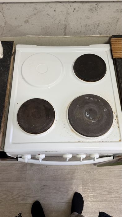 Продаю плиту электрическую