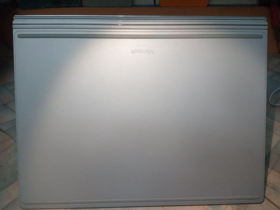 Microsoft surface book pro цял лаптоп за части.