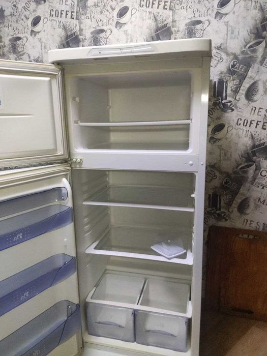 Отдам недорого холодильник