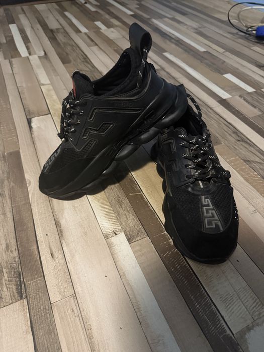 Versace chain reaction
