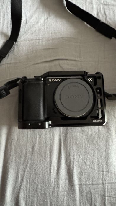 Sony a6100 + SmallRig cage  APS-C