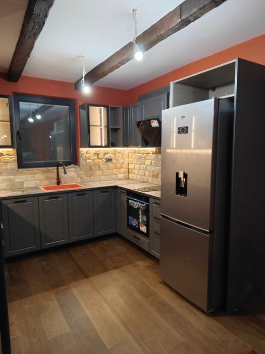 Дава се под наем Къща в с. Марково, Област Пловдив - 200 кв.м за 2000 € - Снимка #2