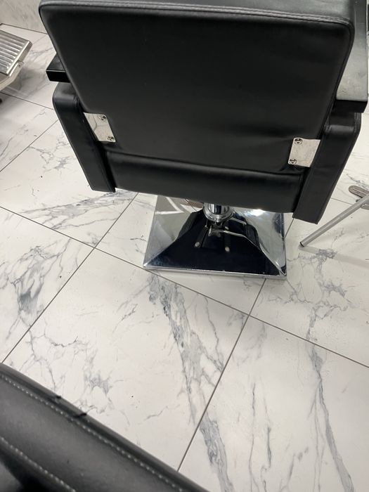 Фризьорски стол.