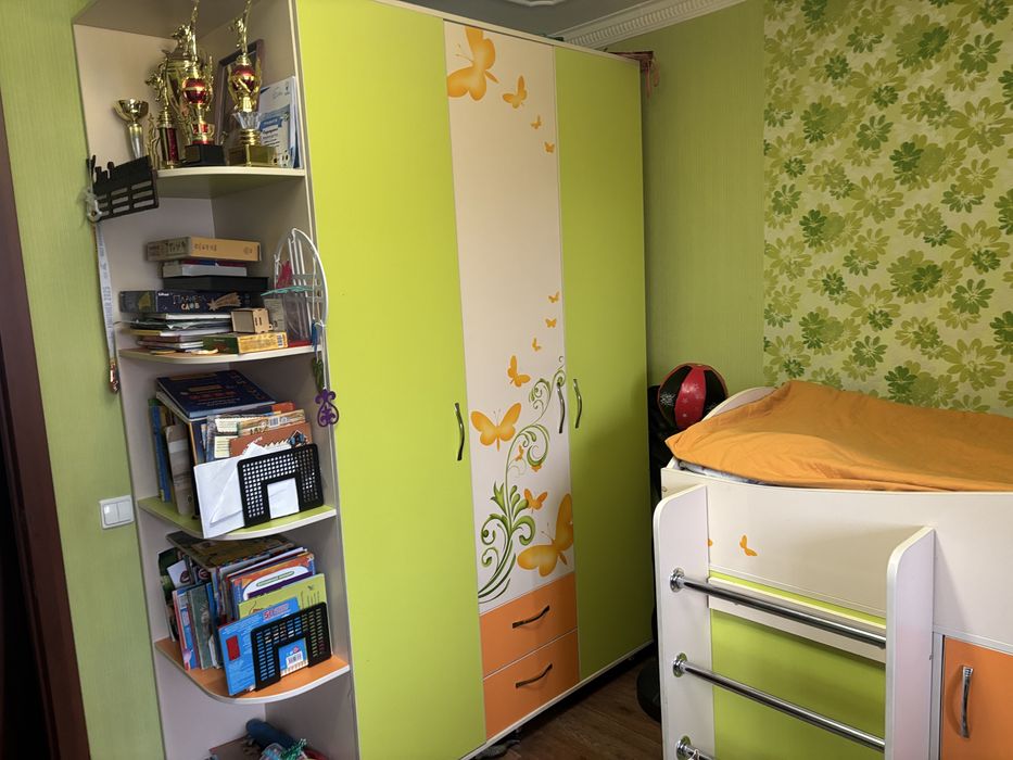 Продам детский гарнитур(шкаф+кровать)