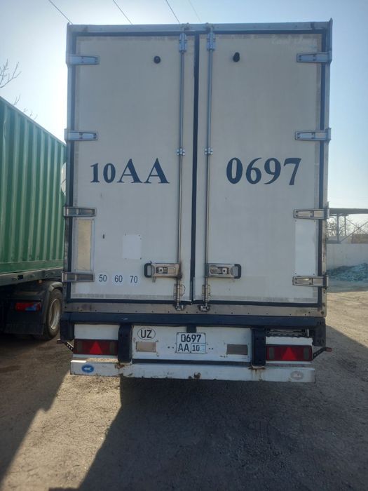 Продаетса тягач Мерседес Бенз