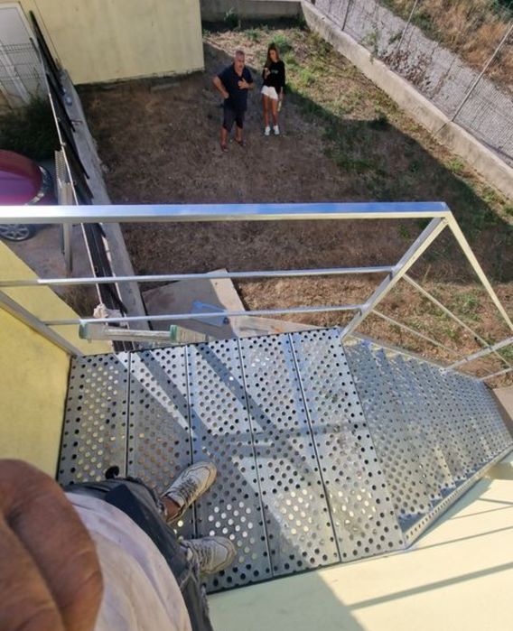 Scări metalice galvanizate la orice demisiune asiguram transport ori u