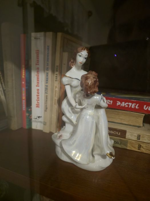 Vând bibelouri vechi