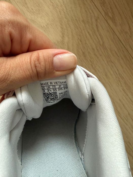 Adidas кроссовки детский. Размер 33 215см.