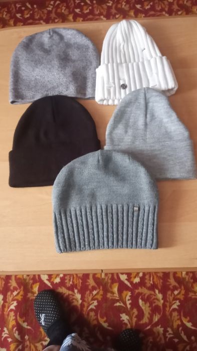 Женские  шапки (осень-весна)