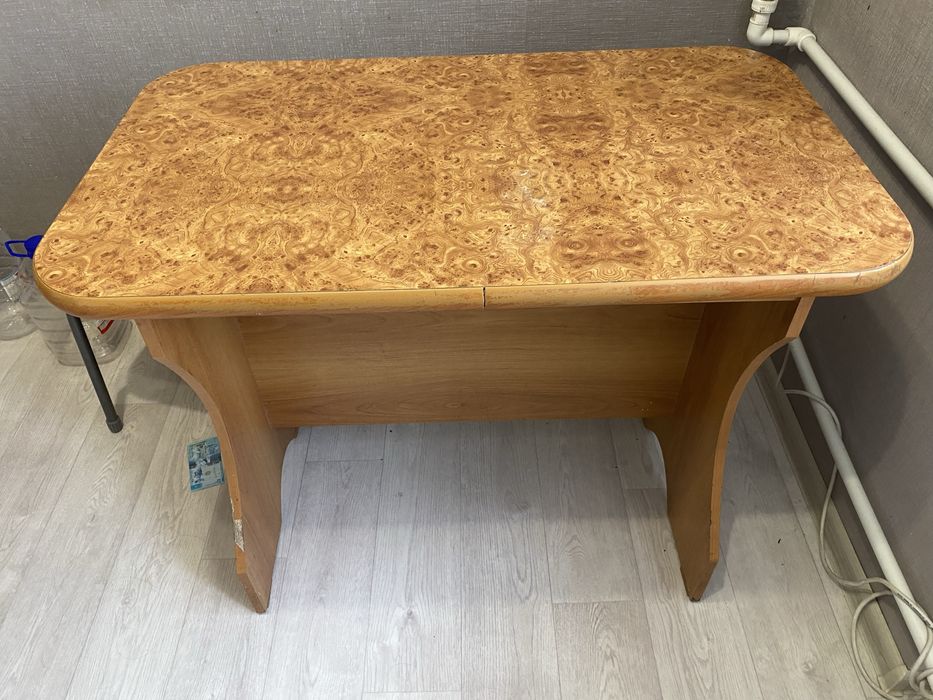 Продам стол кухонный